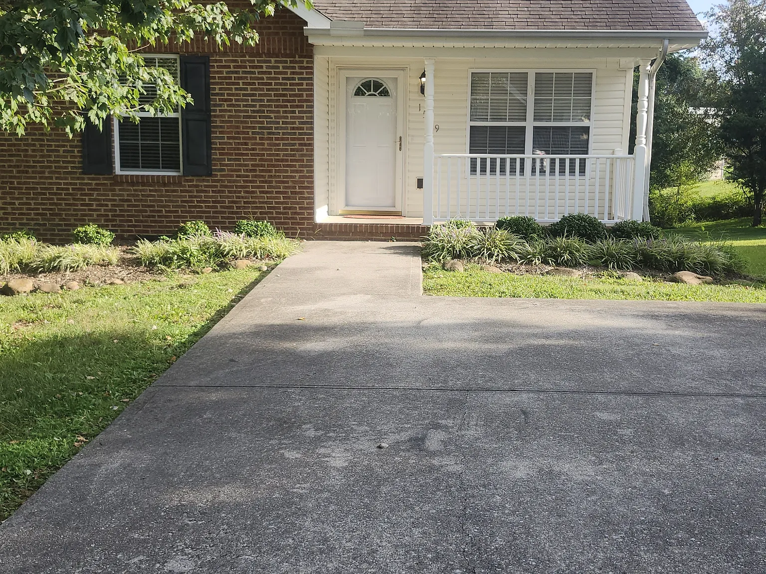 1529 Mayberry Ln — Photo 1