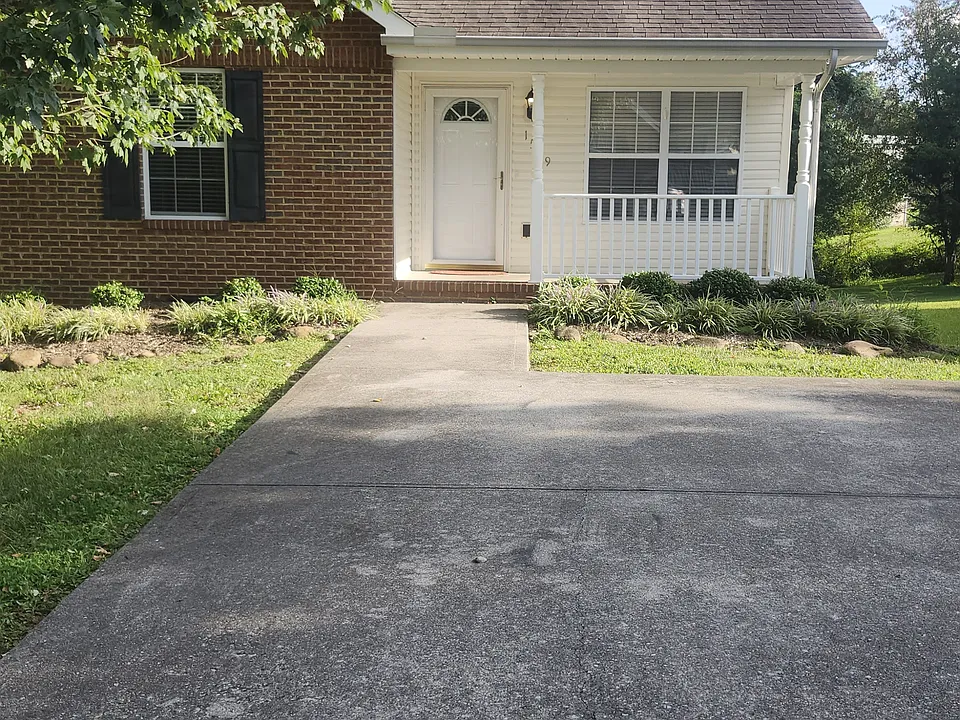 1529 Mayberry Ln