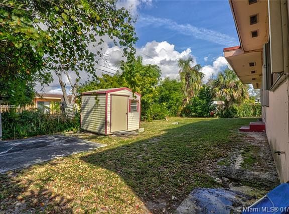 5th image of 831 NW 167th Ter