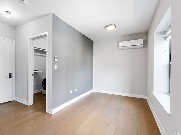 3rd image of 6019 N Winthrop Ave #206