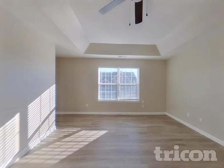 1402 Weston Ln — Photo 6