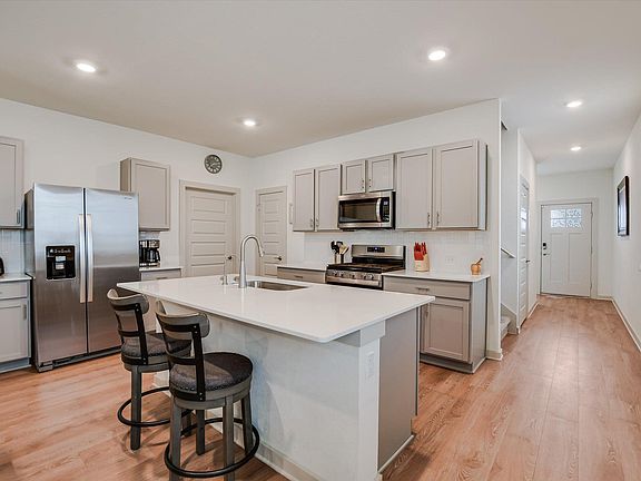 2nd image of 105 Merrick Rd