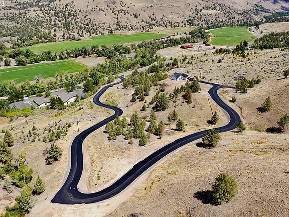 3rd image of 130 SE Lupine Ln #11