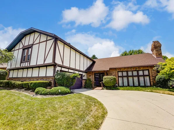 3033 Linmuth Dr E, Springfield, OH 45503