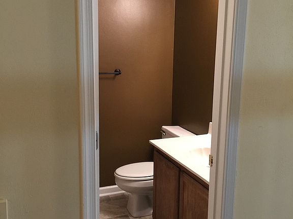 4th image of 907 Prestwick Ln