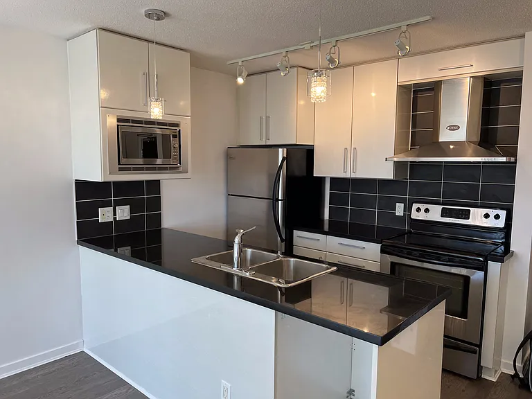 689 Abbott St #1607 — Photo 9