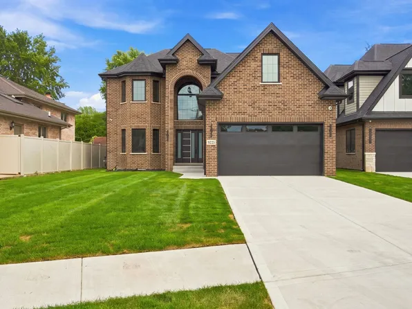 9235 Crescent Ct, Oak Lawn, IL 60453