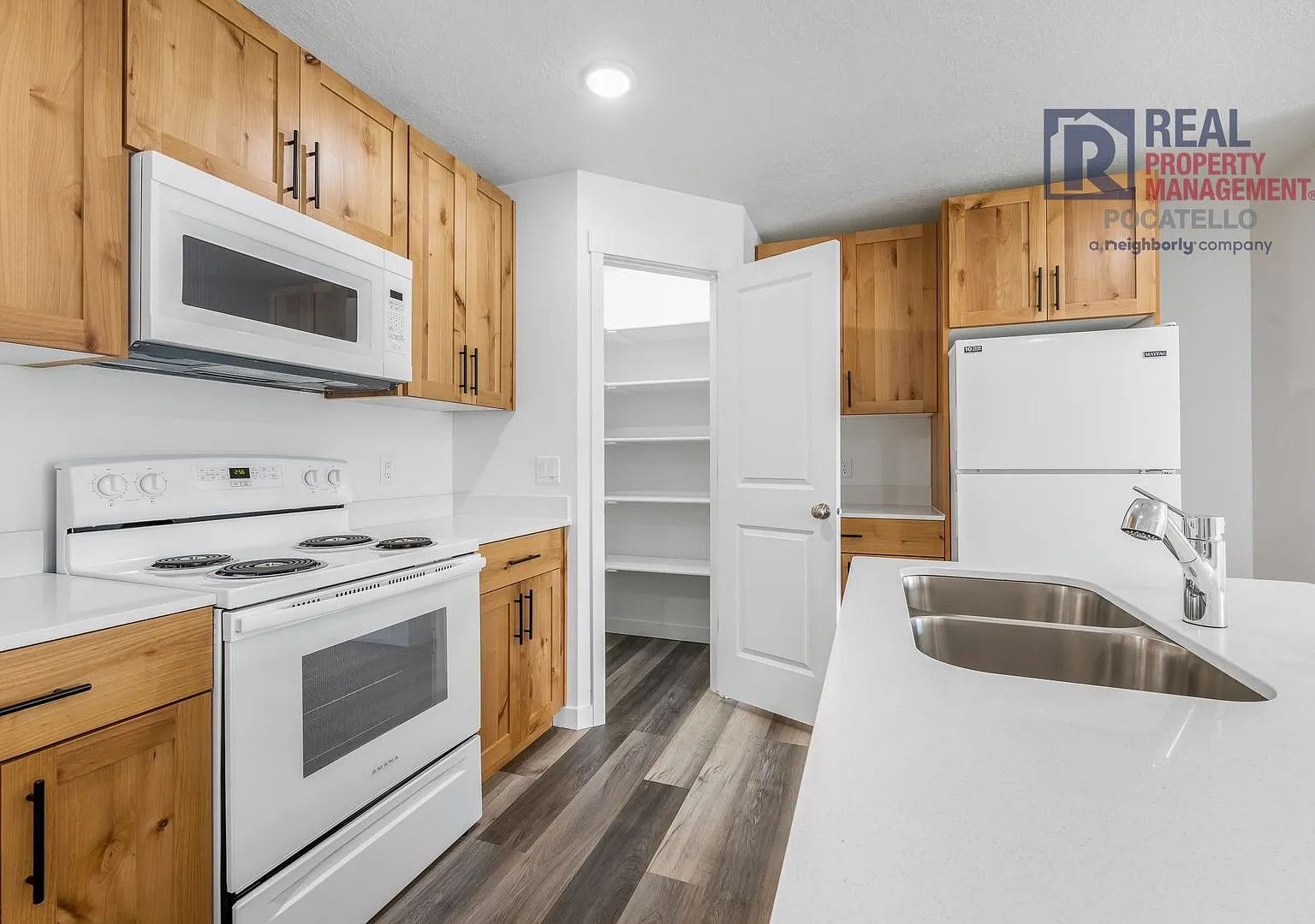 5761 S. 5th Ave. — Photo 4