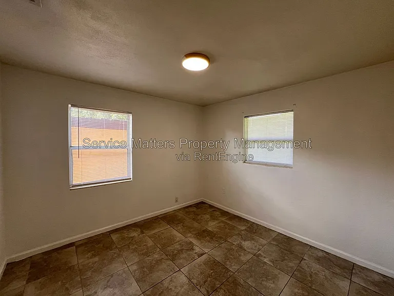 121 Berkley Dr — Photo 13