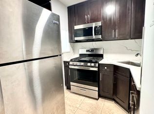 598 10th Ave APT 3, New York, NY 10036