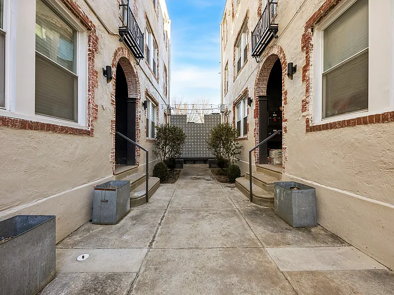 1123 S 47th St #2 — Photo 11