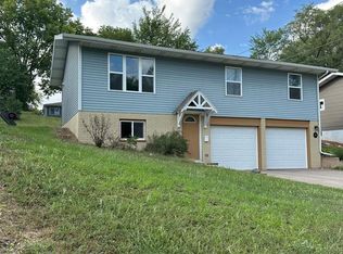 819 E Edgewater St, Portage, WI 53901