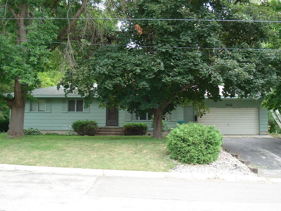 1st image of 302 5th St NE
