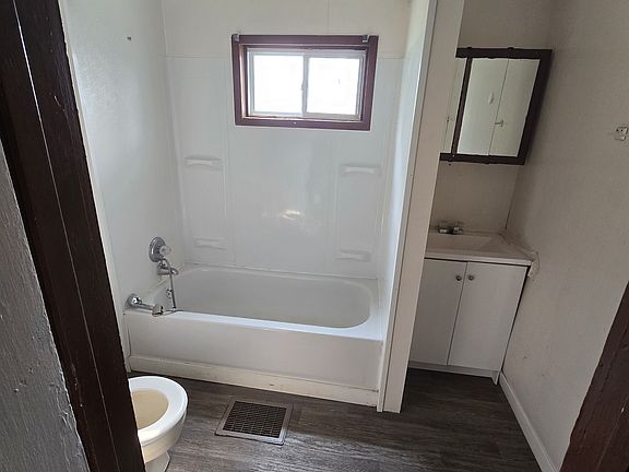 3rd image of 493 S Float Ave