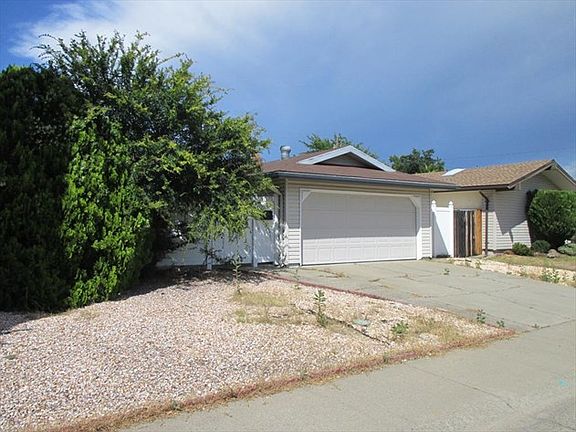 3rd image of 1717 Tanglewood Ln