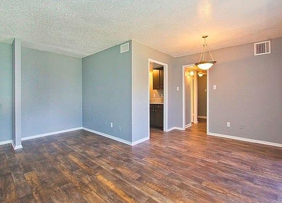 3rd image of 2324 Meadowbrook Gardens Dr #210