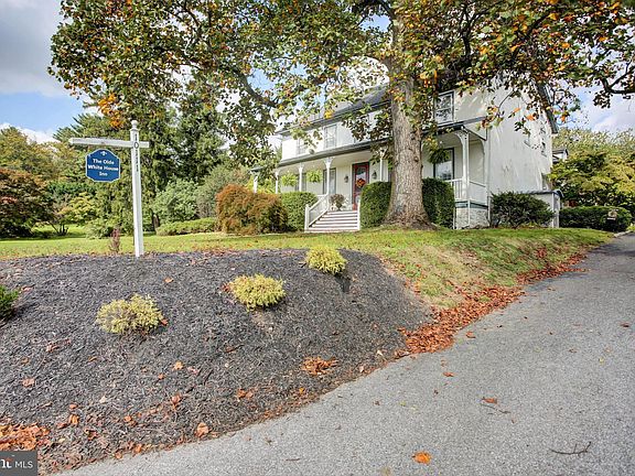 5th image of 10111 Lincoln Way W