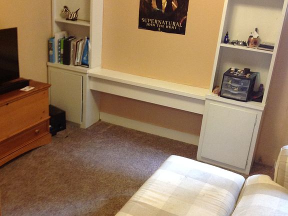 Bdrm 1-new carpet+1/2 bath