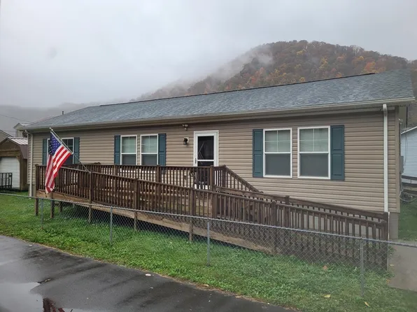 37 Spruce St, Smithers, WV 25186