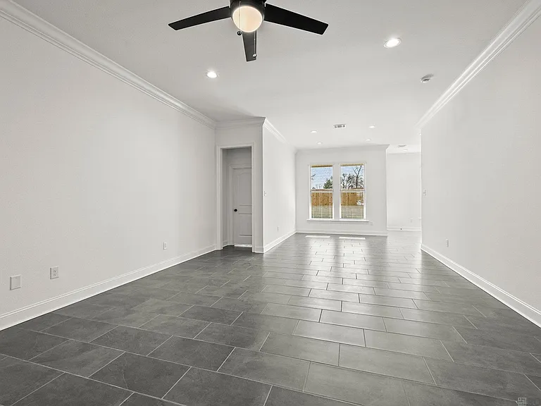 38405 Parliament Dr — Photo 5