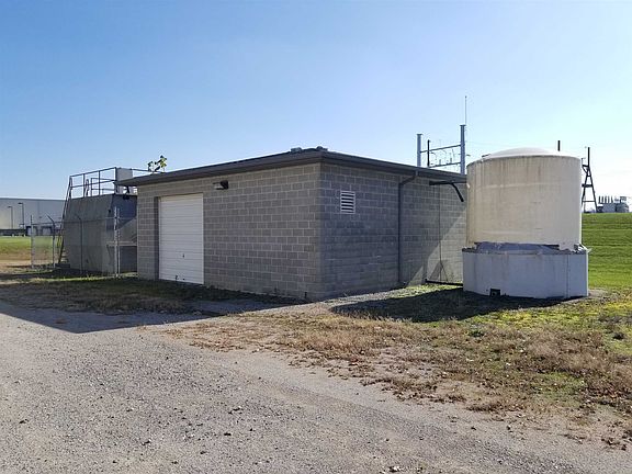3rd image of 301 Riverview Dr