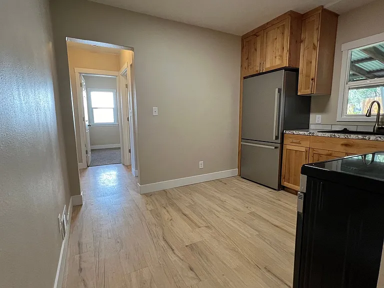 144 S 14th Ave — Photo 9
