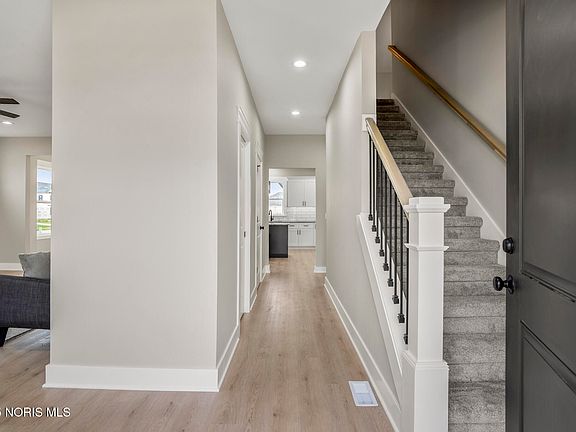 5th image of 9425 Newbury Ln