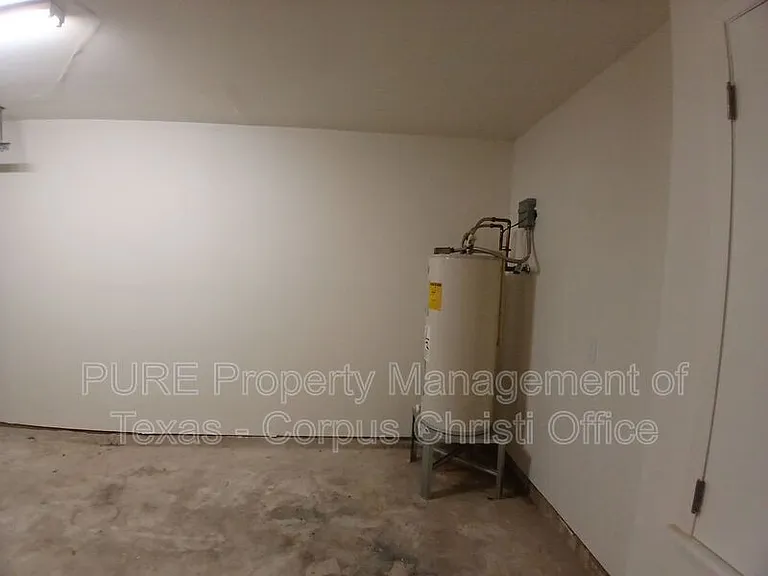 2725 Allencrest Dr — Photo 32