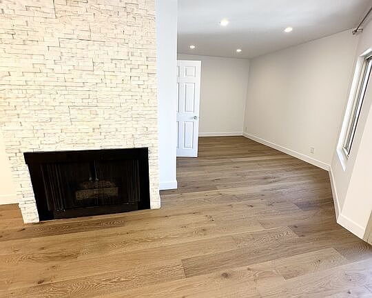3rd image of 141 S Clark Dr APT 421