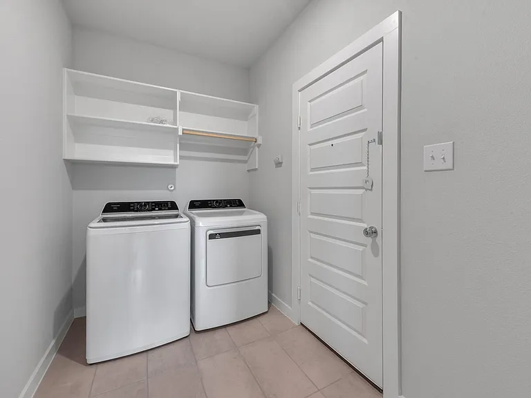 606 Green Grass Dr — Photo 12