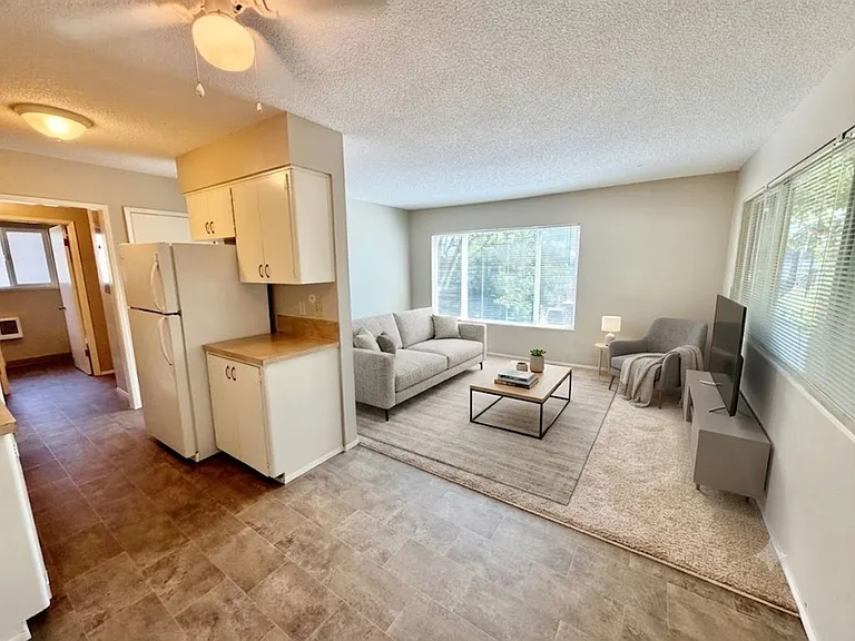 1525 SE Salmon St #1-5 — Photo 2