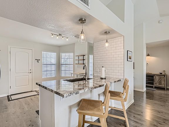 5th image of 1231 E Taro Ln