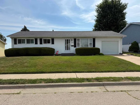 2616 Dove St, Dubuque, IA 52002