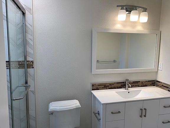 3rd image of 4843 Clydelle Ave