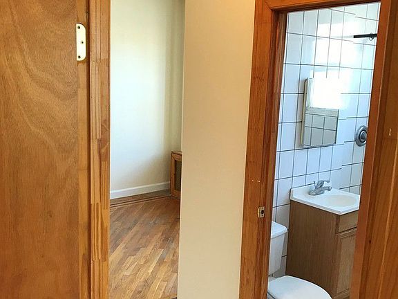 5th image of 3607 32nd St APT 3F