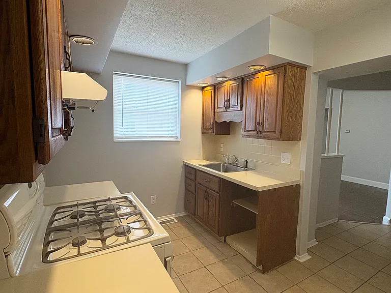 3637 Alberta St — Photo 25
