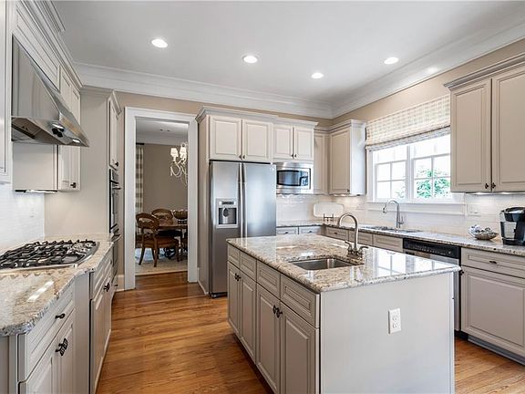 2nd image of 120 Sweetbay Cir