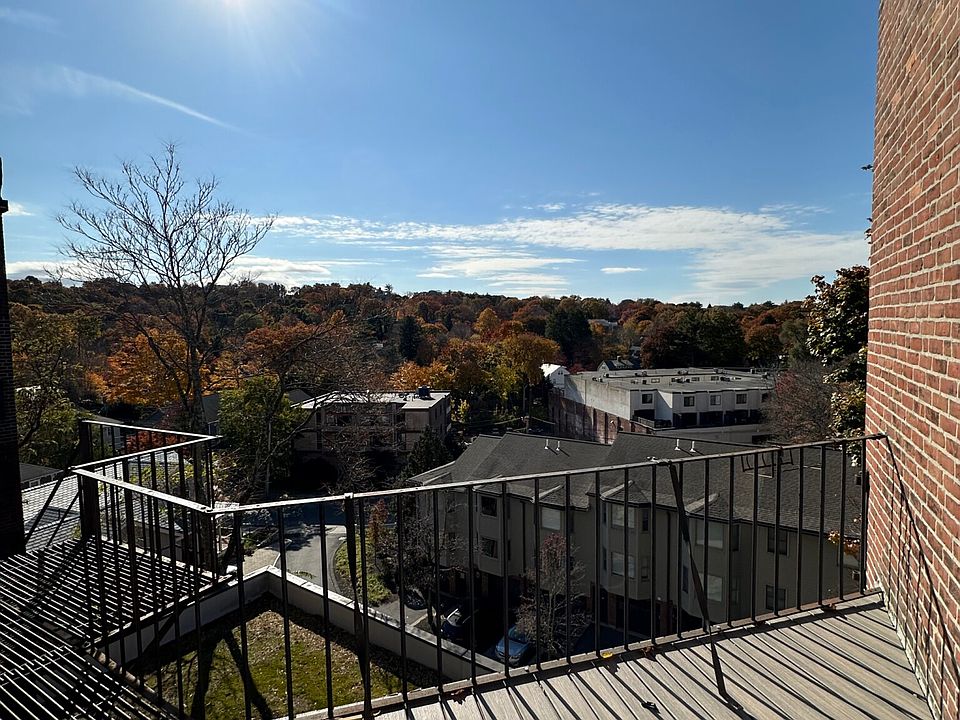 1st image of 312 Tappan St APT 6R