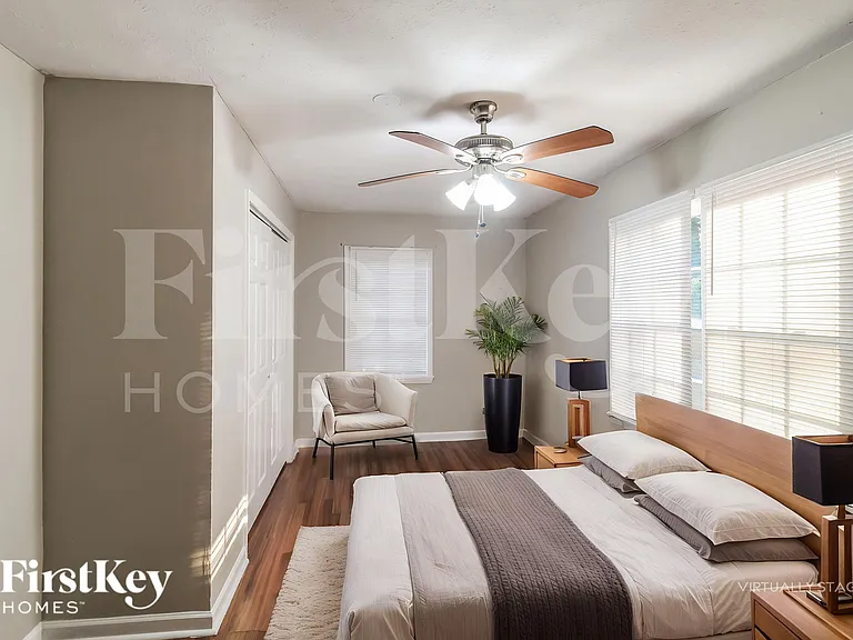 1823 Lee St — Photo 9