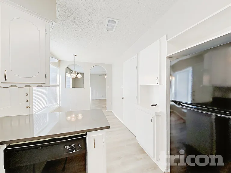 155 Bellvue Dr — Photo 6