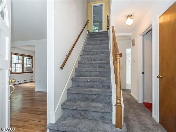 3rd image of 140 Hill St