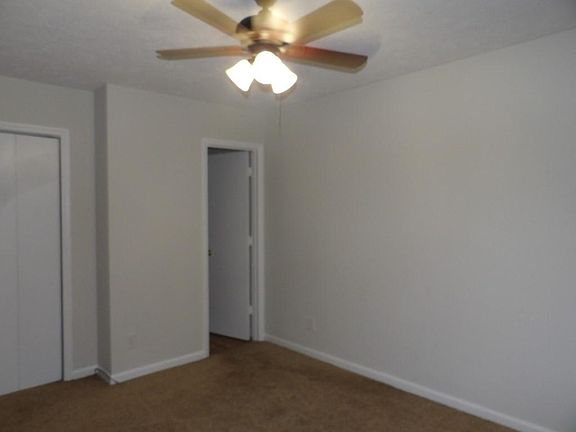 5th image of 4389 Lakeside Dr #16