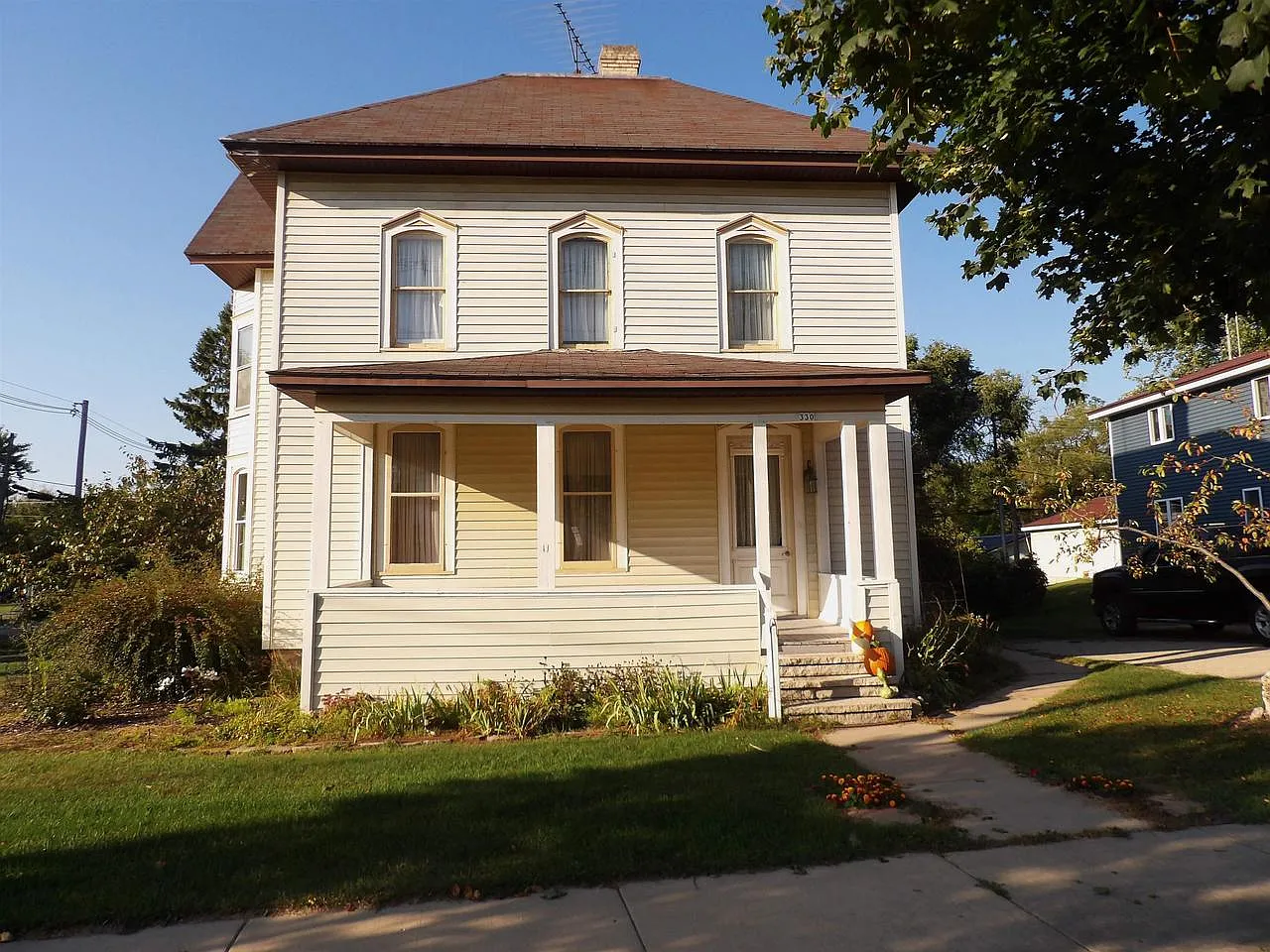330 West Main Street photo 1