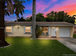 918 NE 7th St, Hallandale Beach, FL 33009