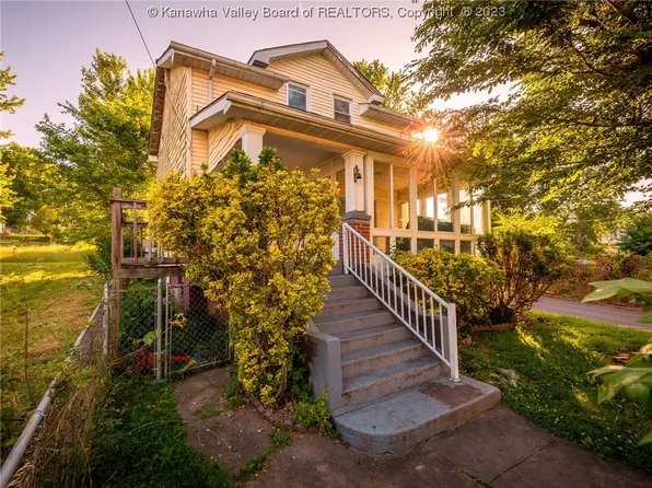 1010 Red Oak St, Charleston, WV 25302