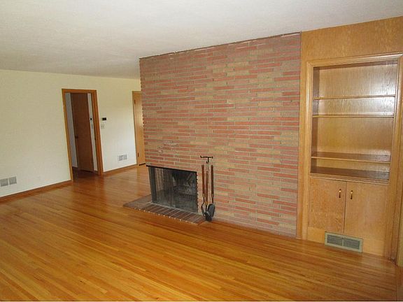 4th image of 2415 Gilbert Ln