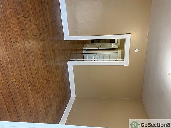 3rd image of 2209 Hill Ave