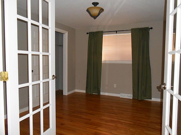 Drapes/curtains on all windows