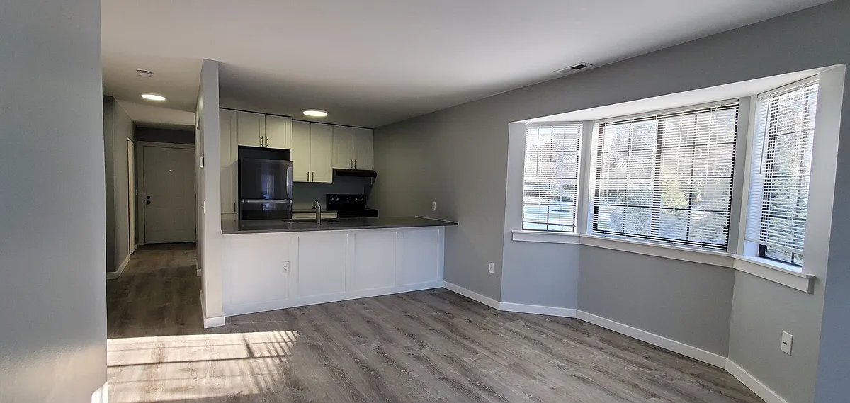 Building Photo - 621 Riverine Dr #101