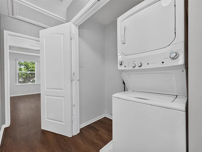 8126 Montague Manor Ln — Photo 36